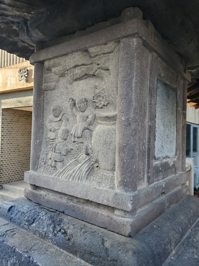 八雲神社境内石祠(司馬光甕割図)