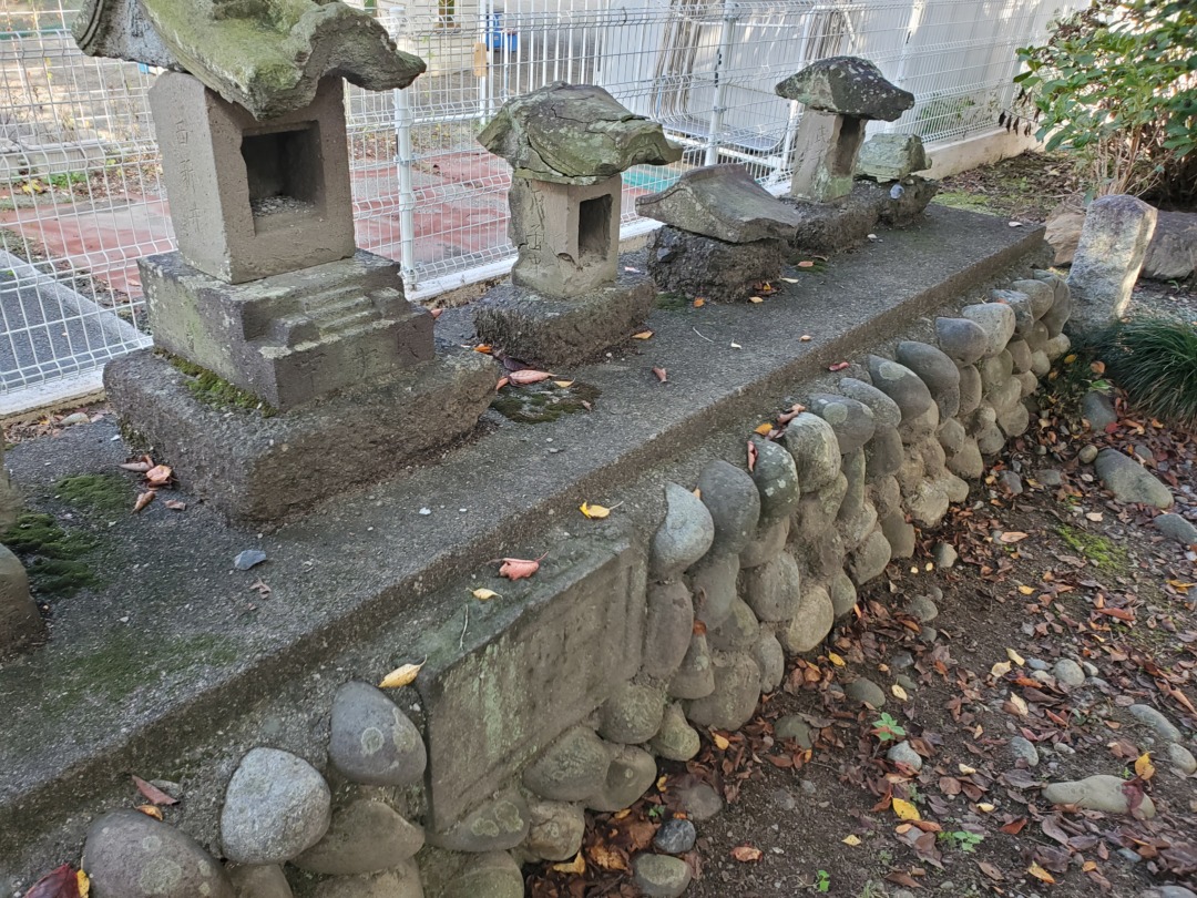 石上神社・境内社石祠