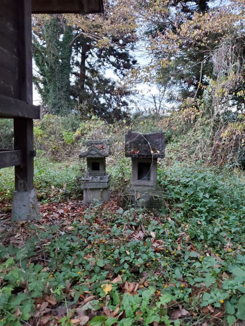 網戸神社境内・石祠